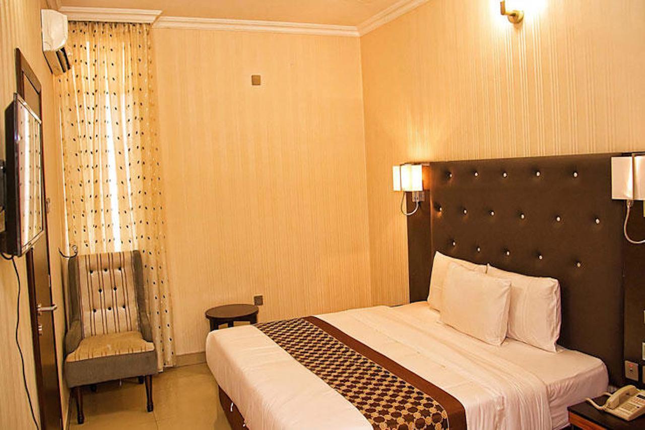 Lakeem Suites Agboyin Surulere Lagos Eksteriør bilde